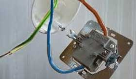 Electrical connection with earthing verification